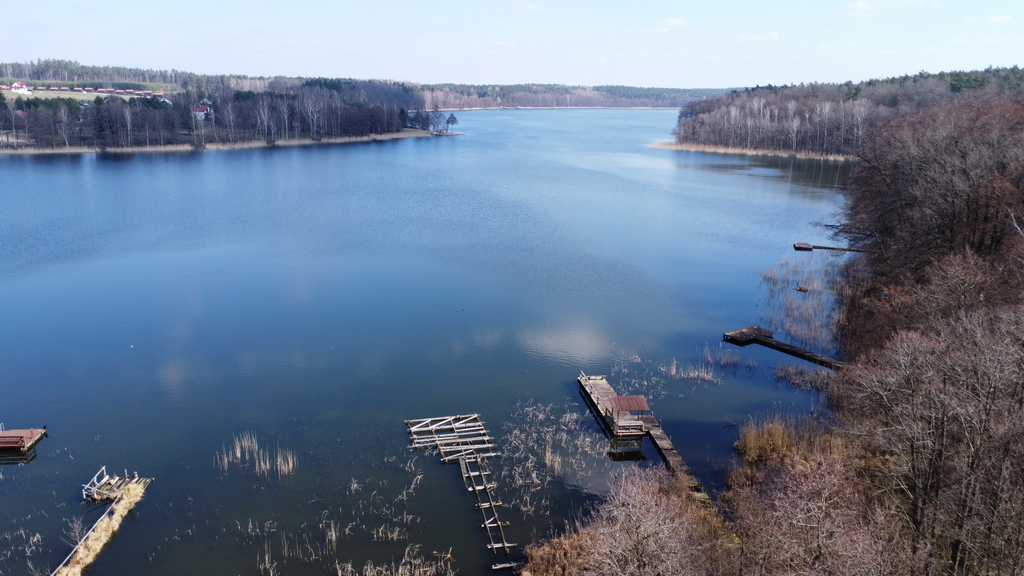 3 domy nad jeziorem Łeby w Wynkach koło Olsztyna