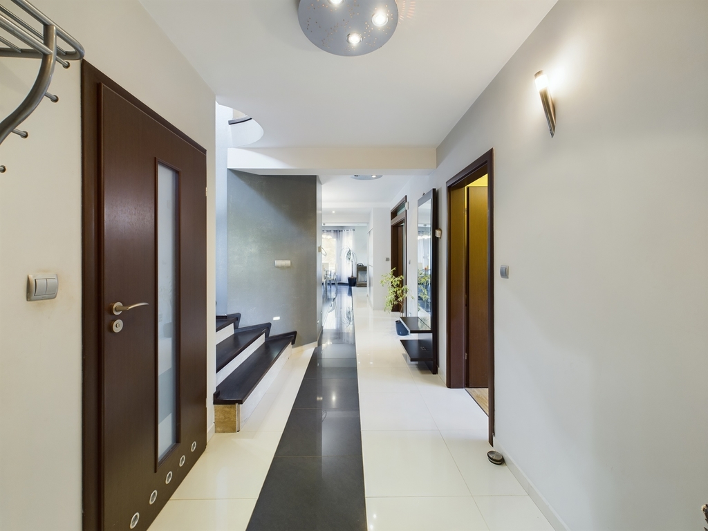 Dom 300m2/ działka 20a/ garaż