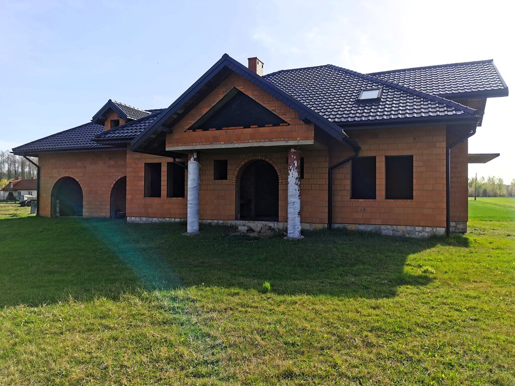 Dom w stanie surowym, Kodrąb