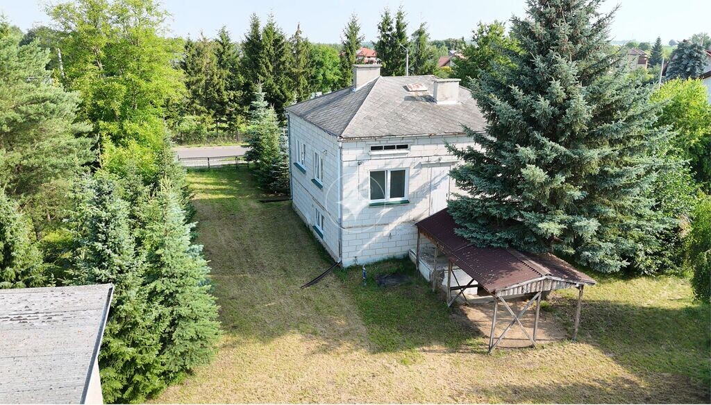 Dom  z dwoma mieszkaniami. Duża działka 0,25 ha