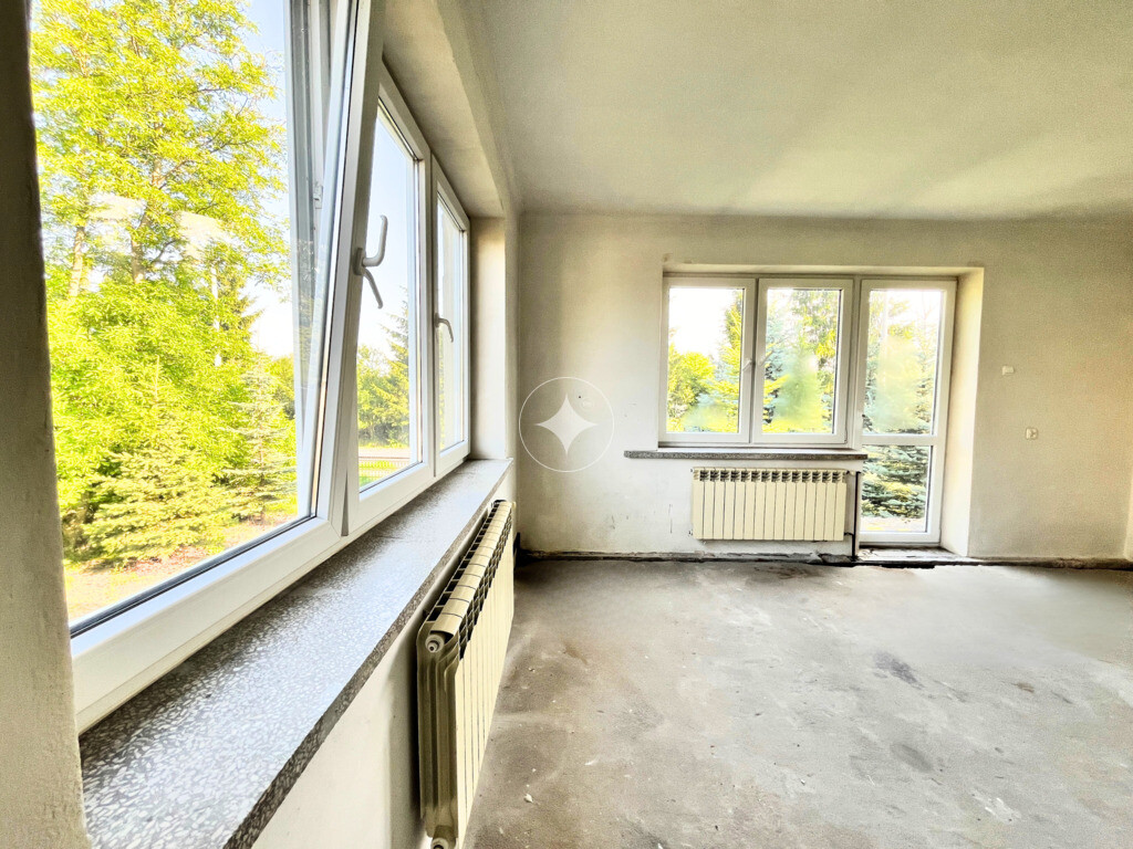 Dom  z dwoma mieszkaniami. Duża działka 0,25 ha