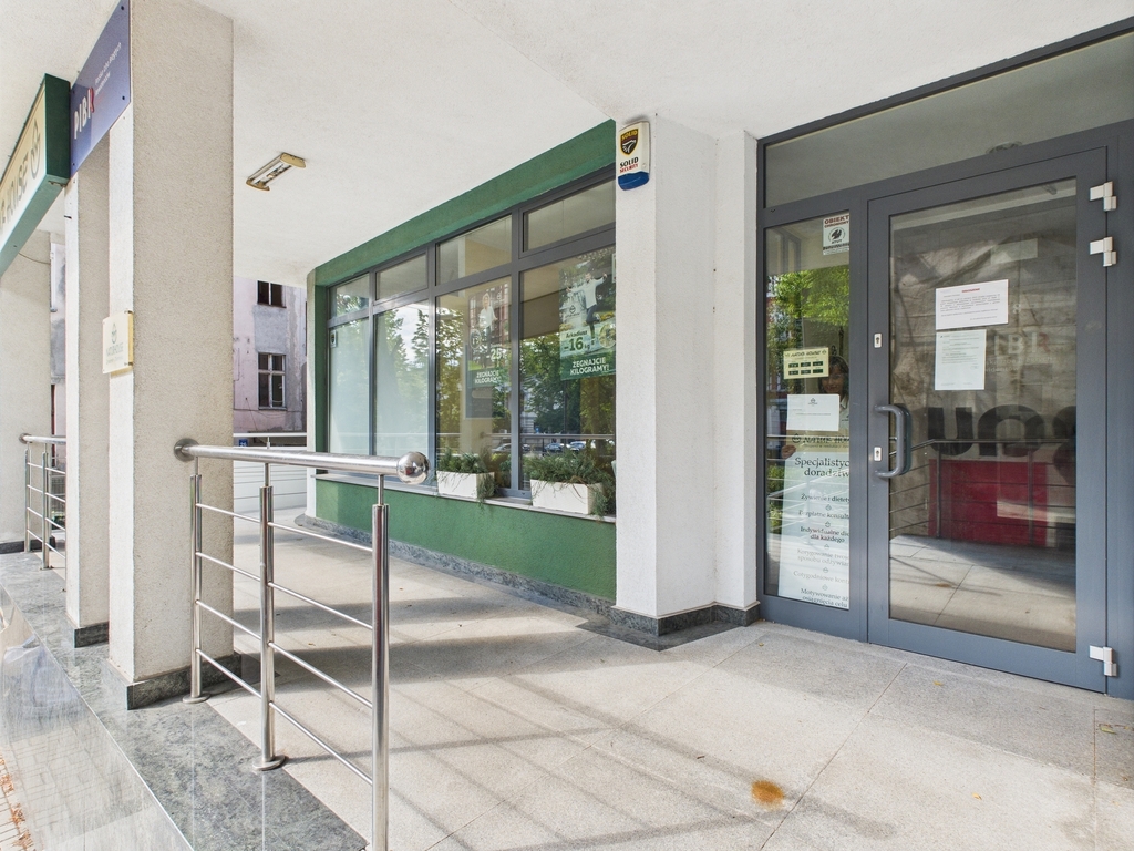 Lokal z witryną na parterze, centrum, 40m2