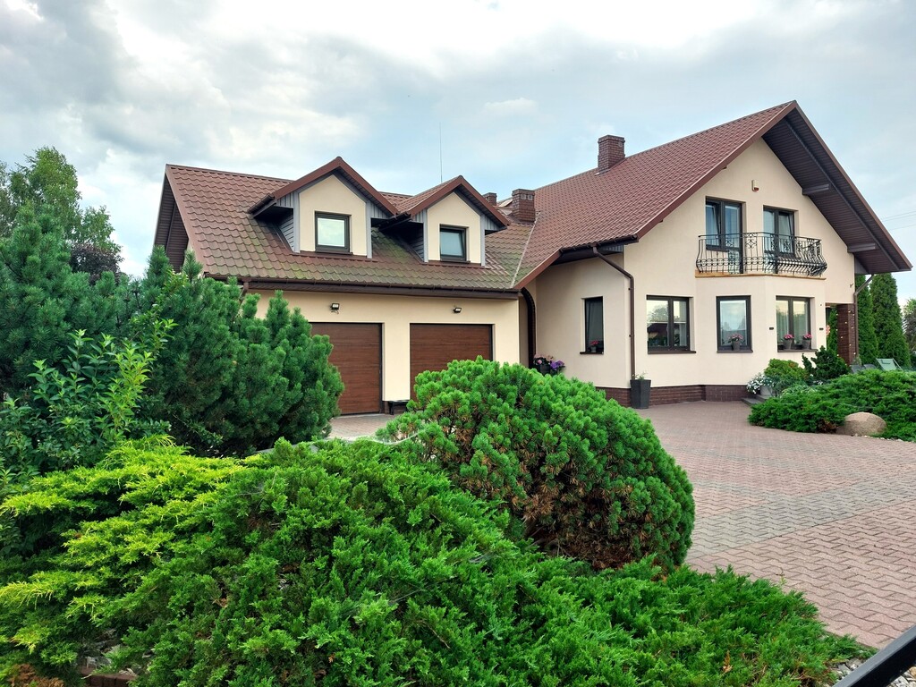 Dom, podwójny garaż,  działka 23 ary w Piszczacu