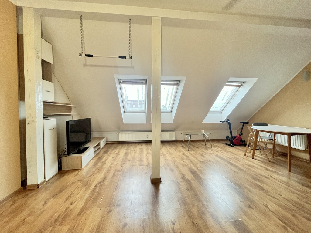 Duża kawalerka na poddaszu- gotowa do wprowadzenia