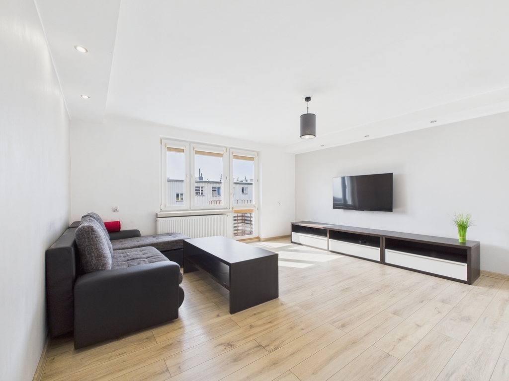 2 pokoje 46,8m² balkon – po remoncie, niski czynsz