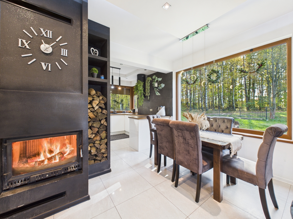 Dom, dwa garaże, duża działka, las