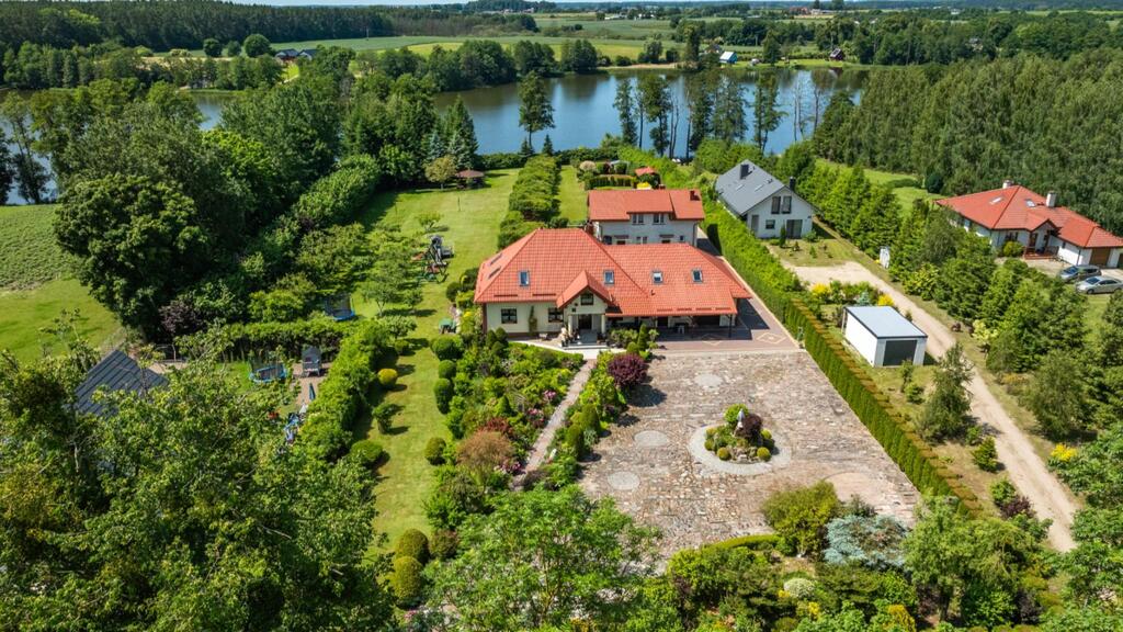 2 DOMY na działce z linia brzegową