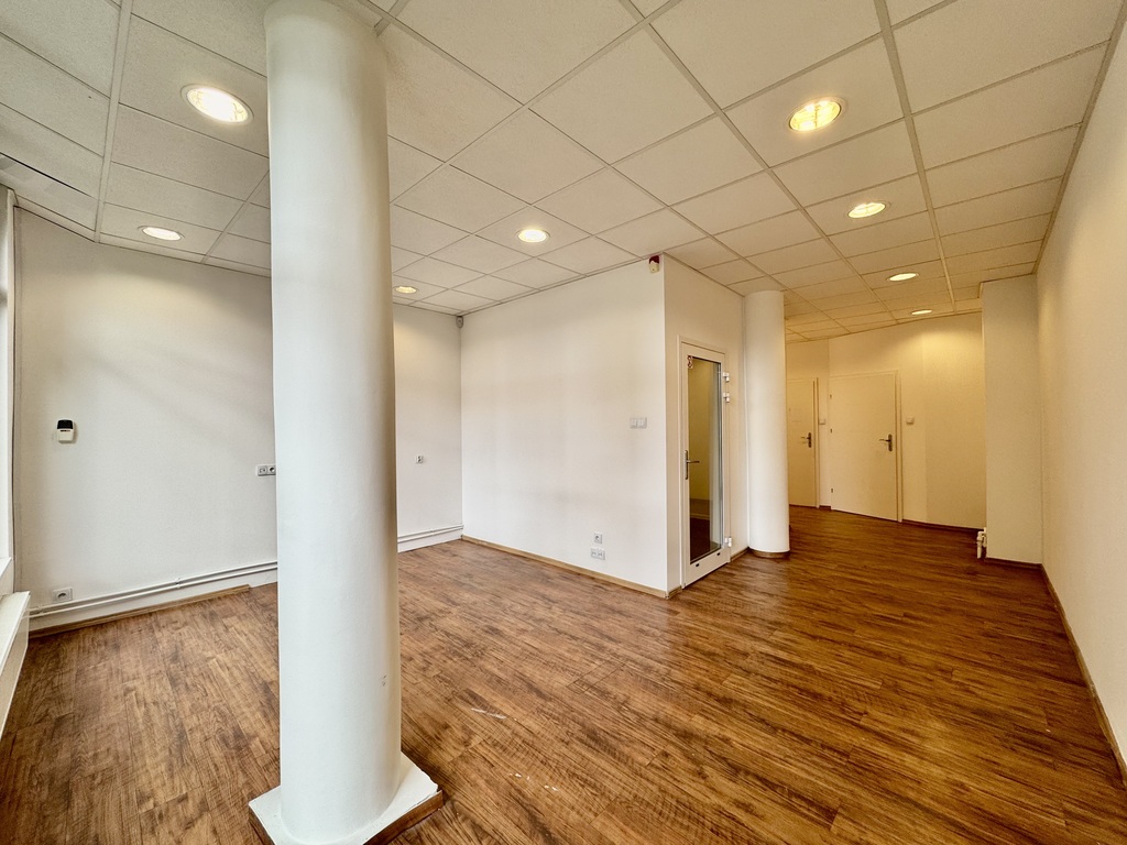 Lokal, centrum miasta, wejście z ulicy