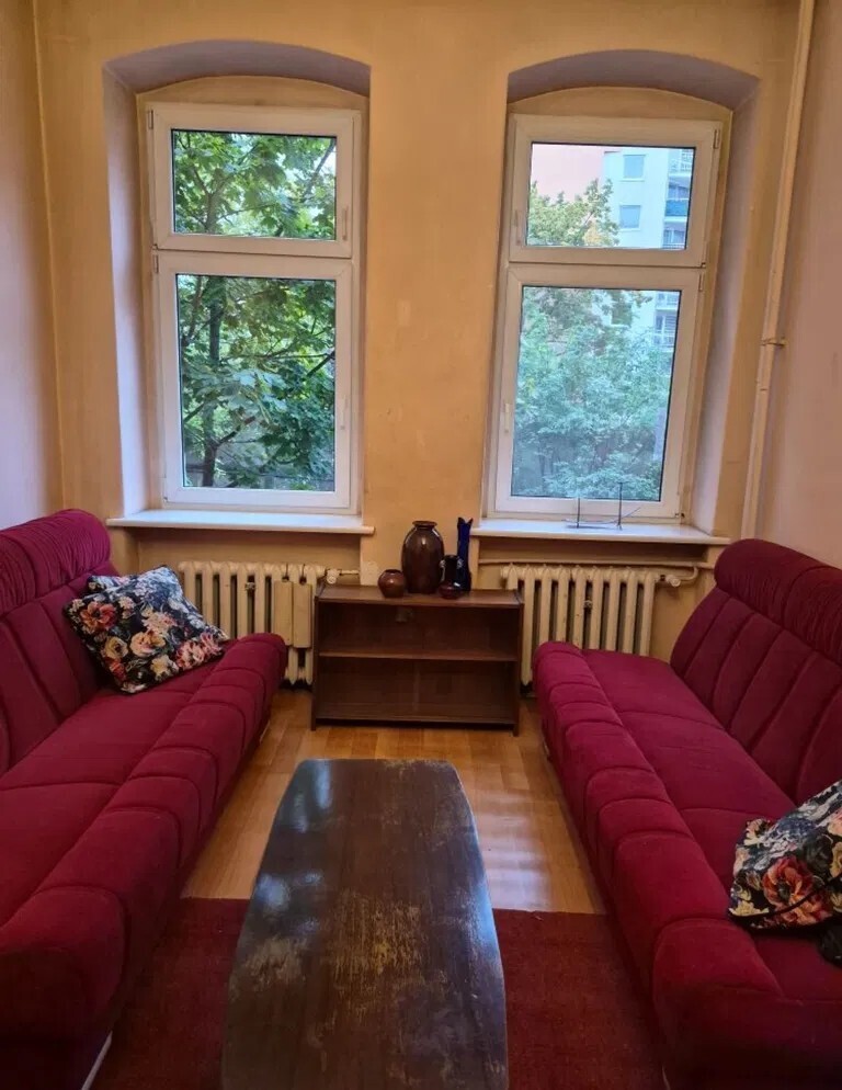 Rozkładowe mieszkanie w kamienicy / Wrocław, Huby