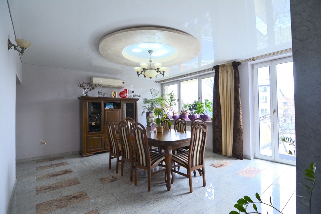 Dom o powierzchni 320 m2+ podpiwniczenie 150 m2