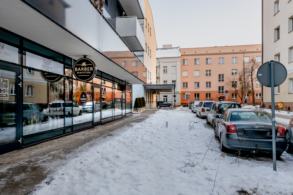 Stylowy lokal z witryną przy ul. Nowy Świat.