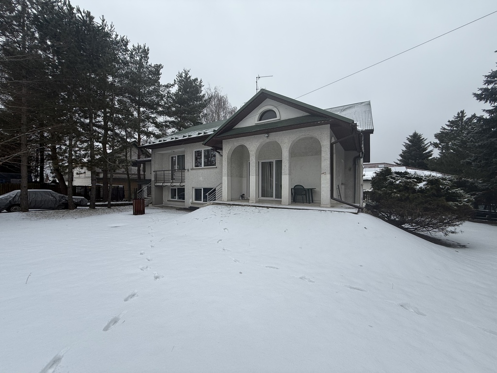 Na sprzedaż przestronny dom z lokalem 11 arów