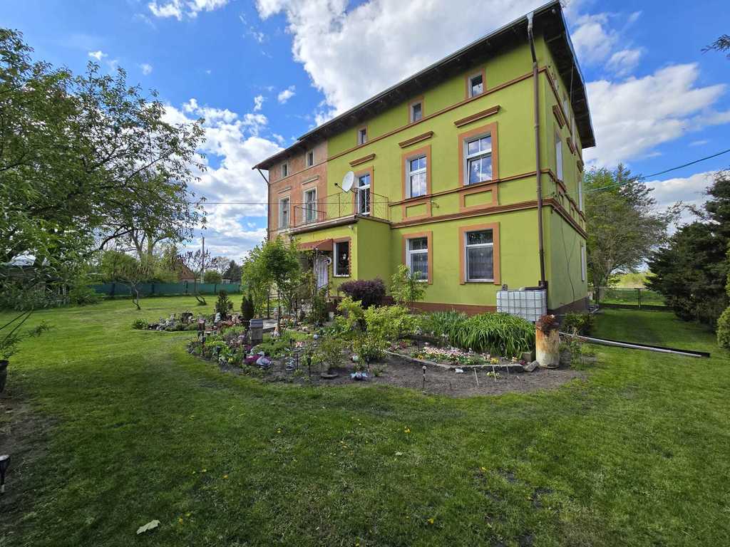 Połowa domu z dużą działką i terenem do podziału