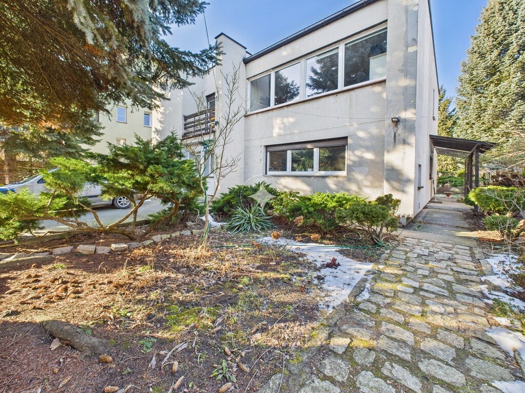 Dom wolnostojący / 3 osobne wejścia / Radwanice