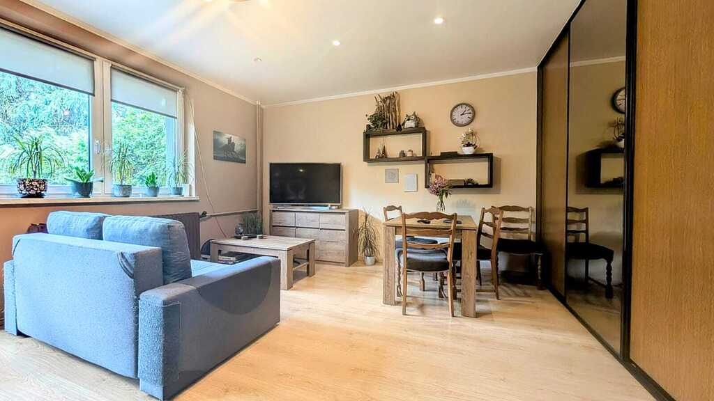 Dom w zabudowie szeregowej na spokojnym osiedlu