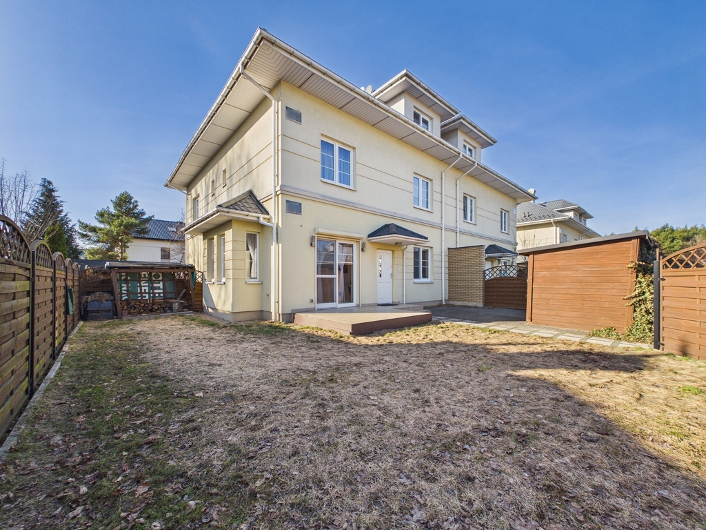 Komfortowe mieszkanie z dużym ogrodem – Kobyłka