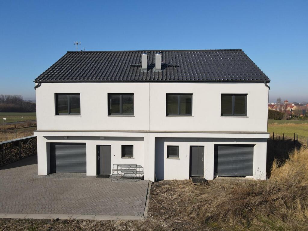 Dom bliźniak w stanie deweloperskim