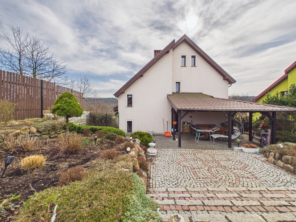 Dom wolnostojący Kozów działka 2549 m2