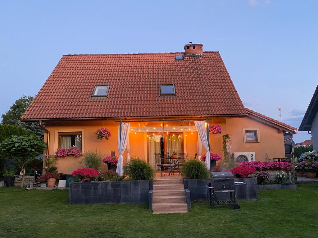 Atrakcyjny dom idealny dla rodziny w Nowogrodźcu