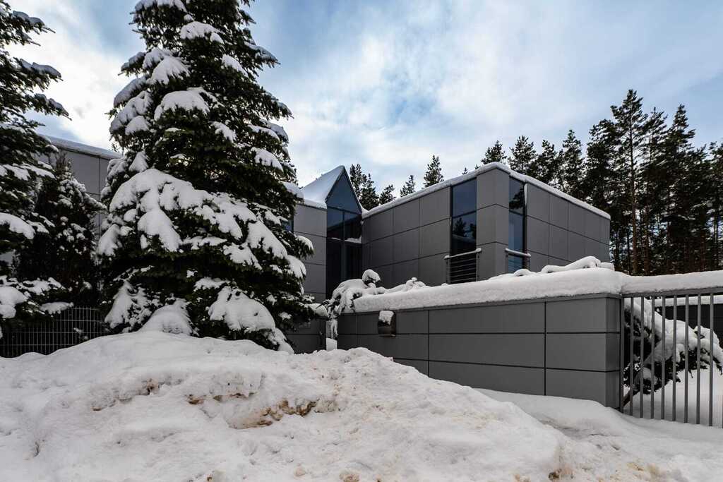 Rezydencja z basenem na obrzeżach Gdyni.