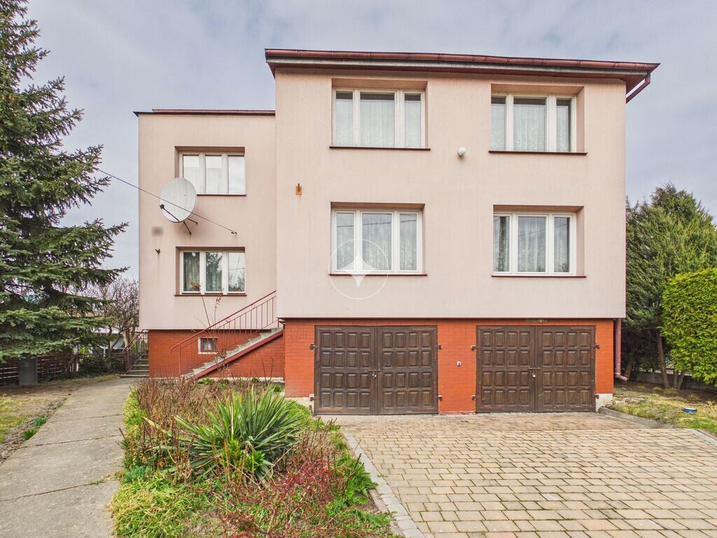 Łapy – przestronny dom z ogrodem + 2 garaże!