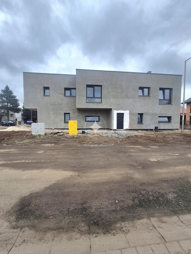 Dom w zabudowie bliźniaczej -os. Sienkiewicza