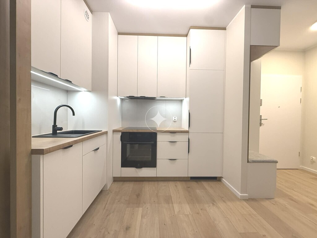 2 pokoje , miejsce w hali garażowej