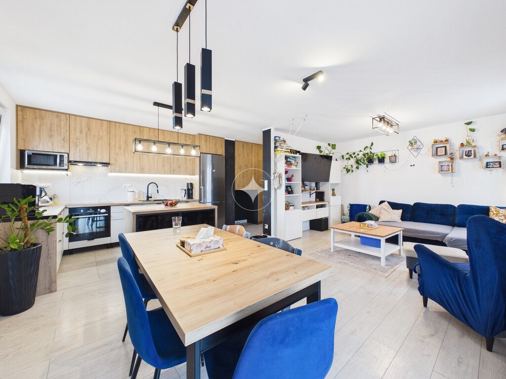 3 pokojowe mieszkanie, miejsce postojowe, komórka