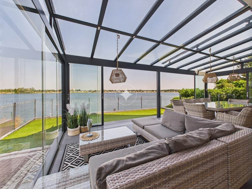 Dom nad wodą, prywatna plaża, ogród zimowy