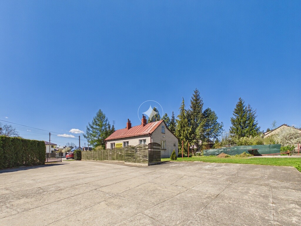 Działka siedliskowa z domem - blisko miasta!