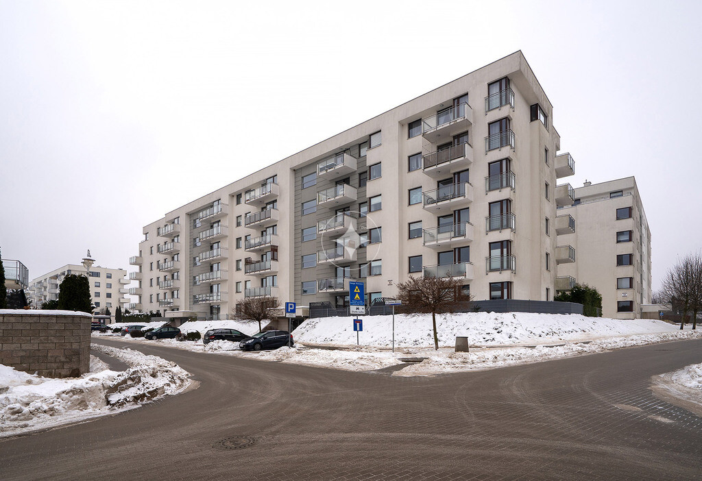 Duże przestronne, wysokie + 2 miejsca w hali