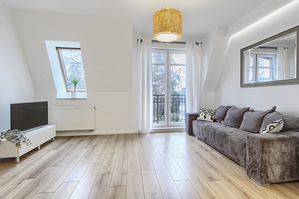 2 pok. Osiedle KLIMATY hala garażowa + komórka