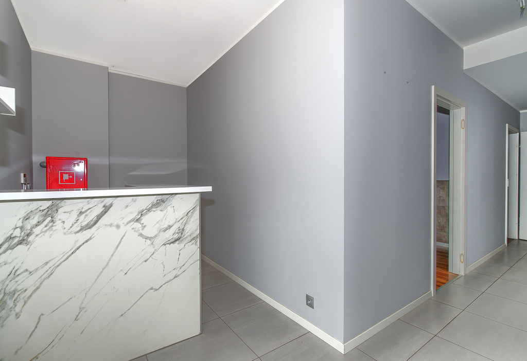 Gotowy parterowy wykończony lokal z witryną Śródm.