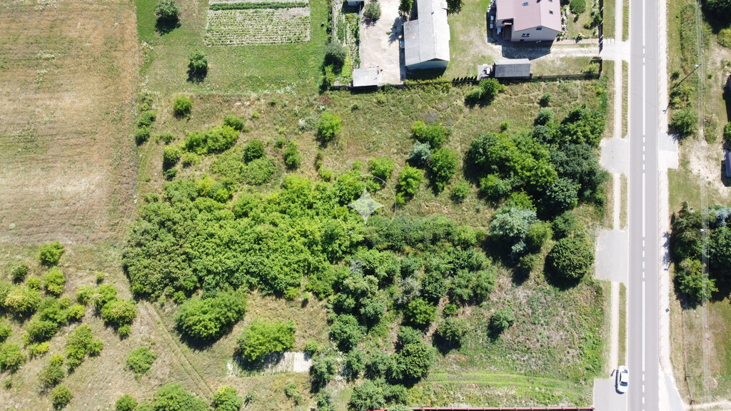 Działka budowlana  w  Woli Uhruskiej 3752mkw