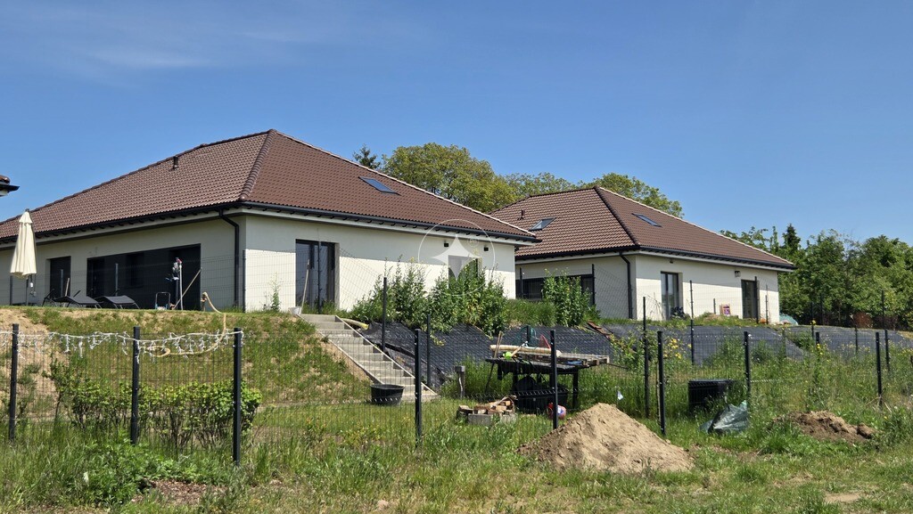 Dom bliźniak na wzgórzu k. Wrocławia/deweloperski