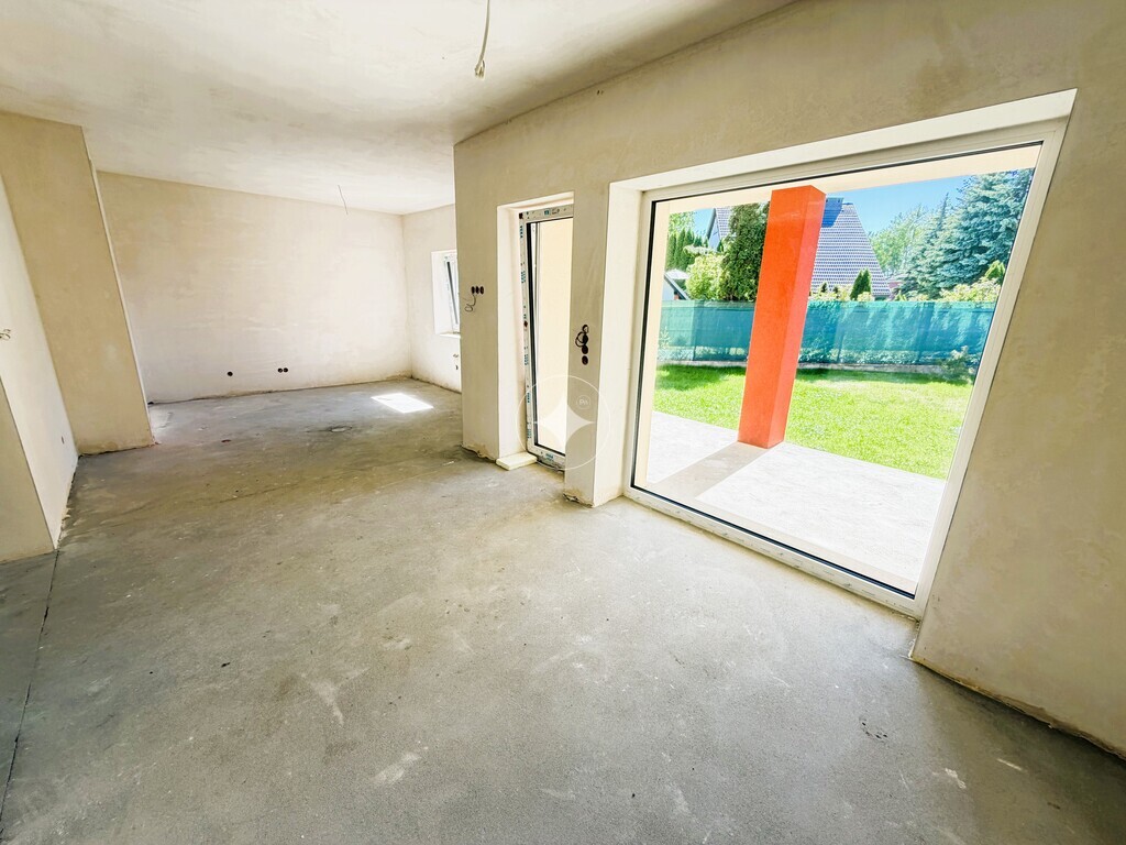 MIESZKANIE BEZCZYNSZOWE 3 POKOJOWE  Z OGRODEM.