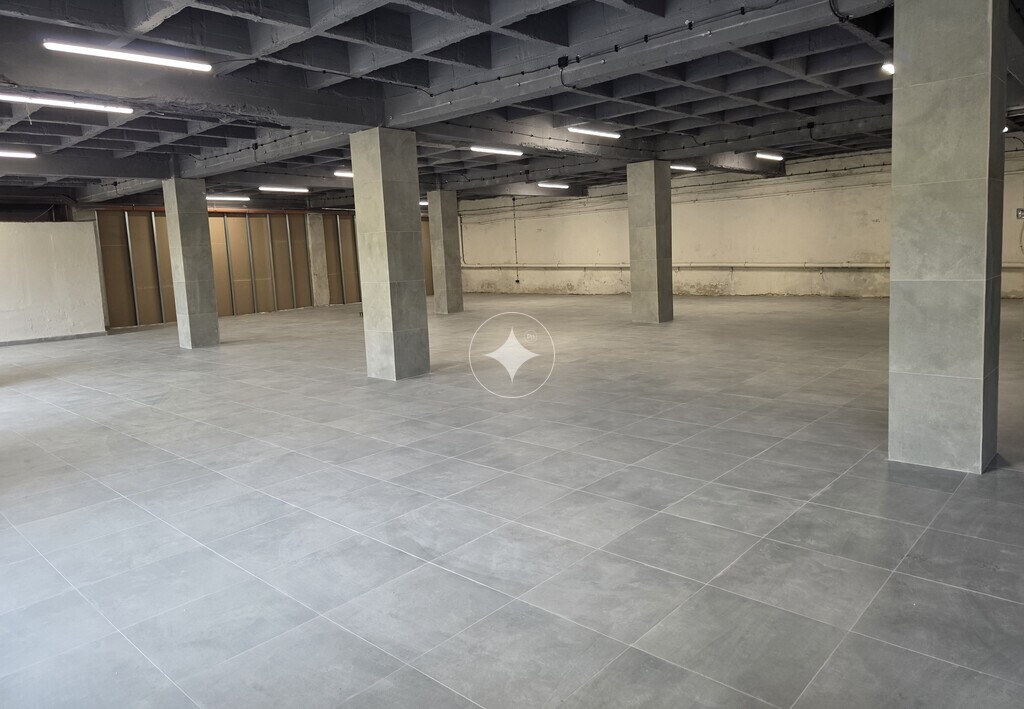 300m2 powierzchni handlowo-magazynowej!!