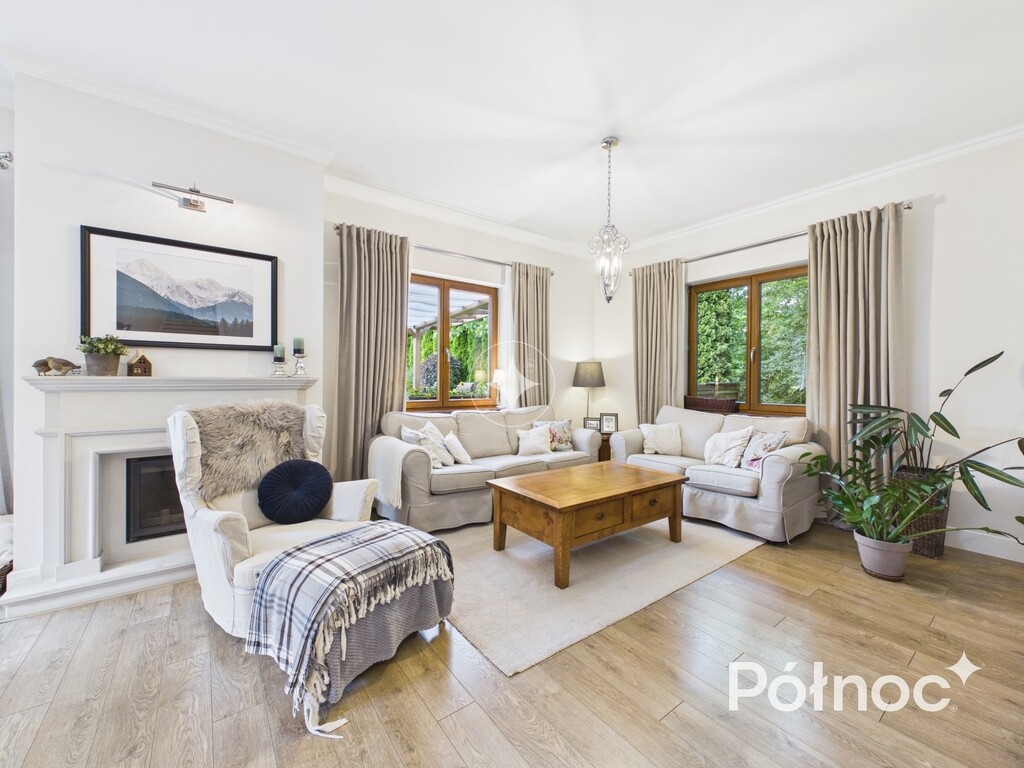 Przestronna Rezydencja w Rzeszotarach | 241 m² |