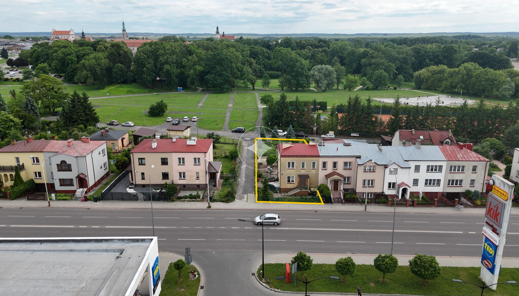 Wygodny Dom z dużą Działką w centrum miasta