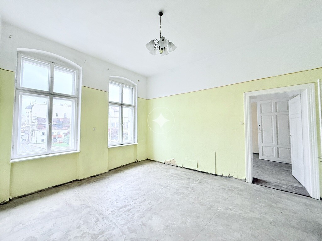 Słoneczne duże  M3 w Centrum do remontu- booking.