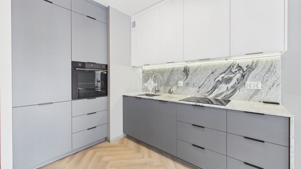 35 m² 2 pokoje Centrum balkon + garaż