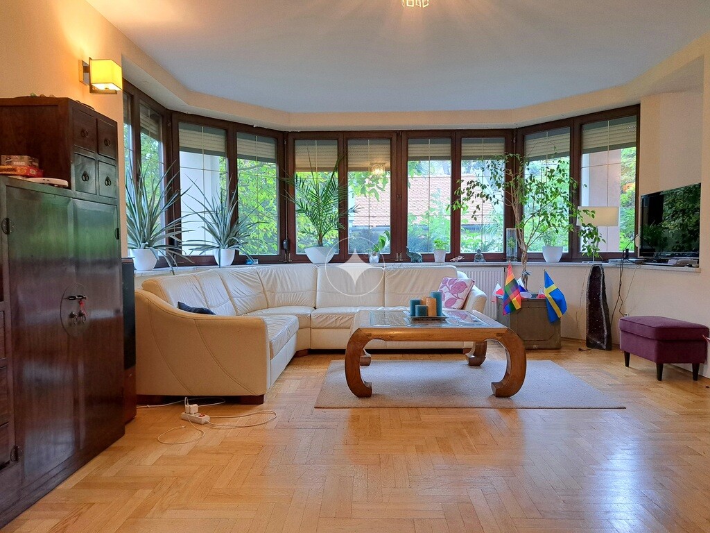 Wola Justowska al. Kasztanowa  400 m²