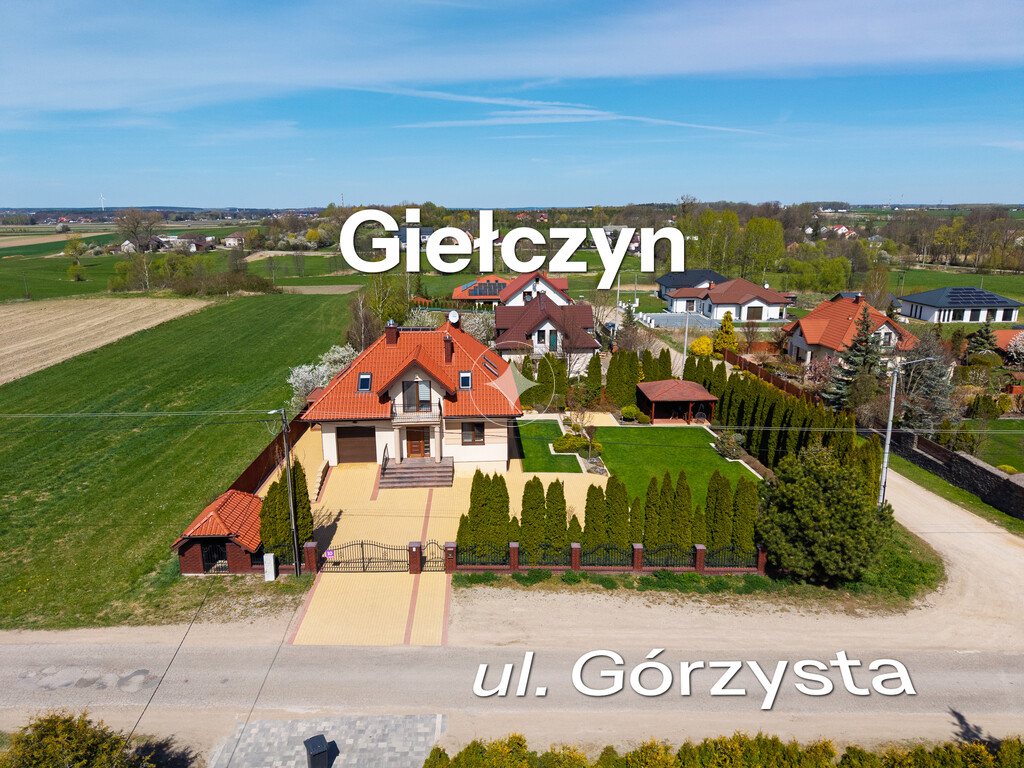 Komfortowy dom z zadbanym ogrodem w Giełczynie