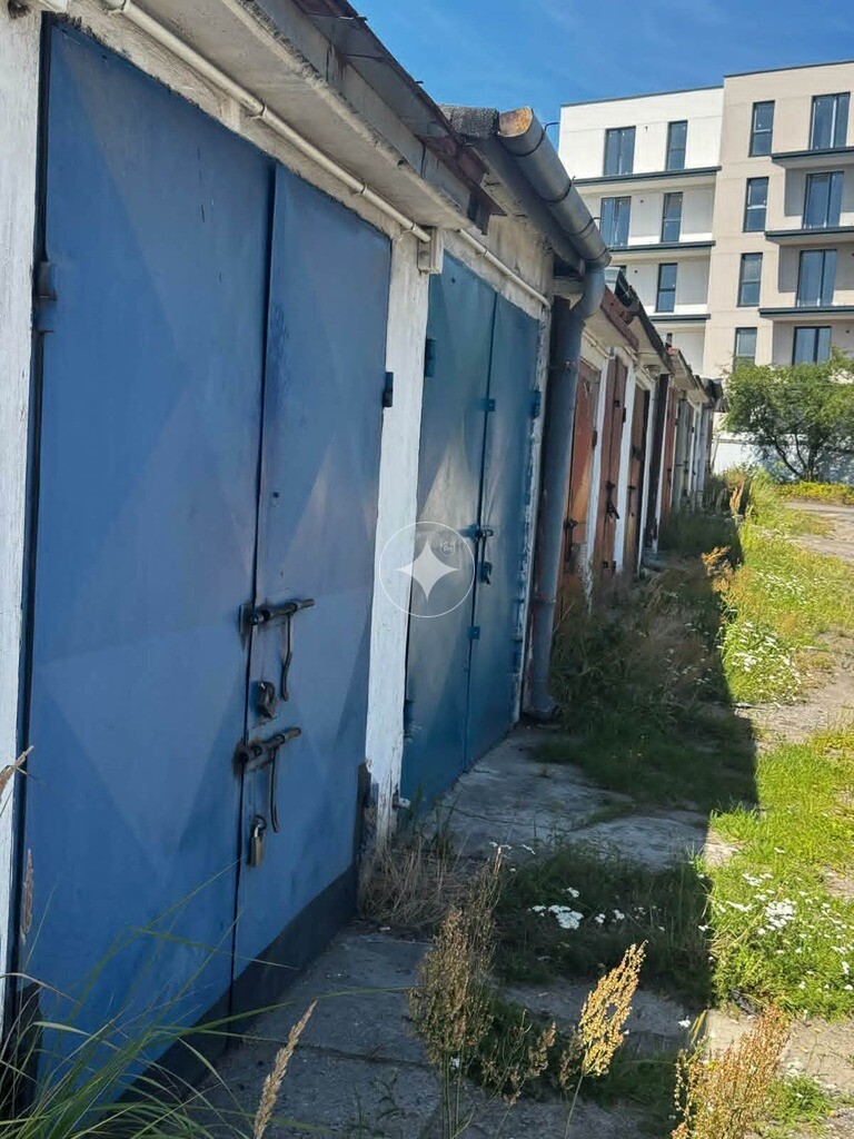 Garaż . Końskie ul. Armii Krajowej.