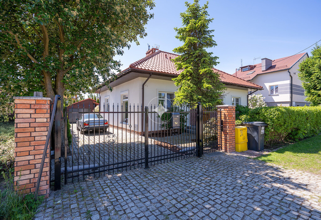 Parterowy - sauna, kominek, wiata biesiadna, bar