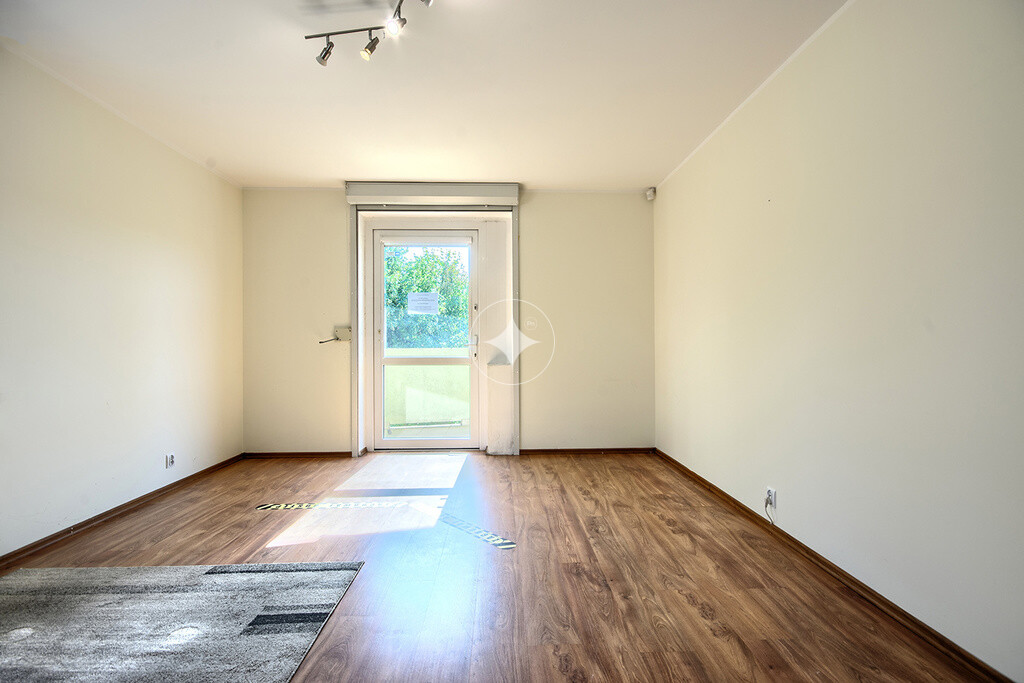 Lokal parterowy z klimą - własne wejście, podjazd