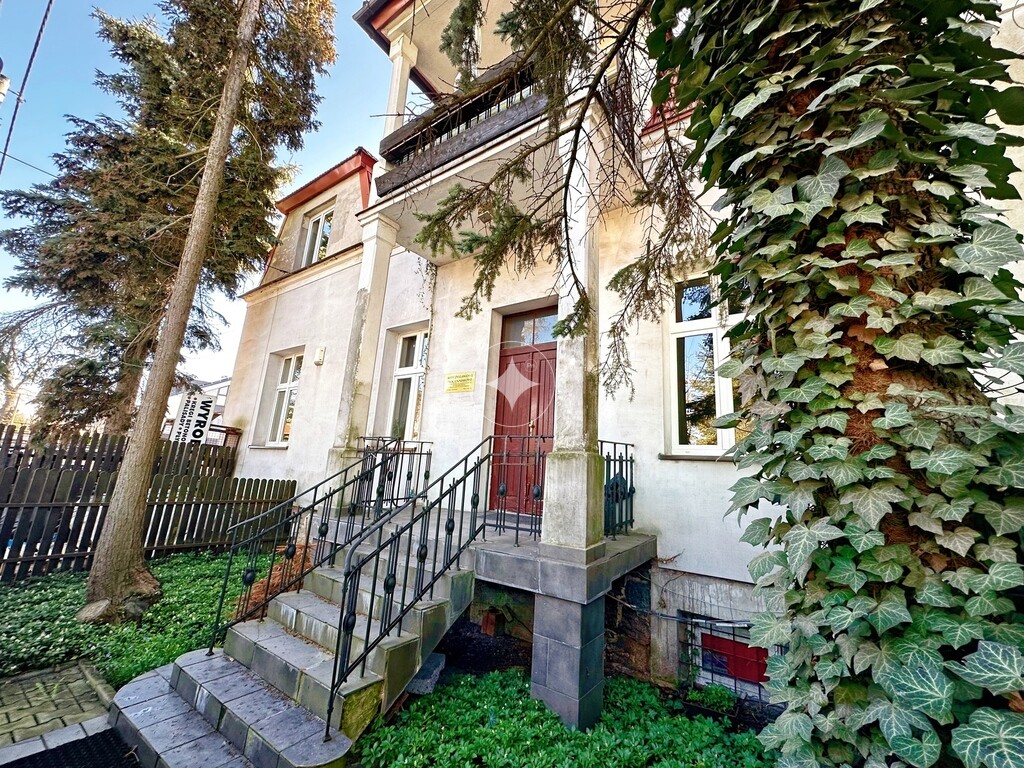 DOM 630m2 z 4 mieszkaniami Wola Justowska