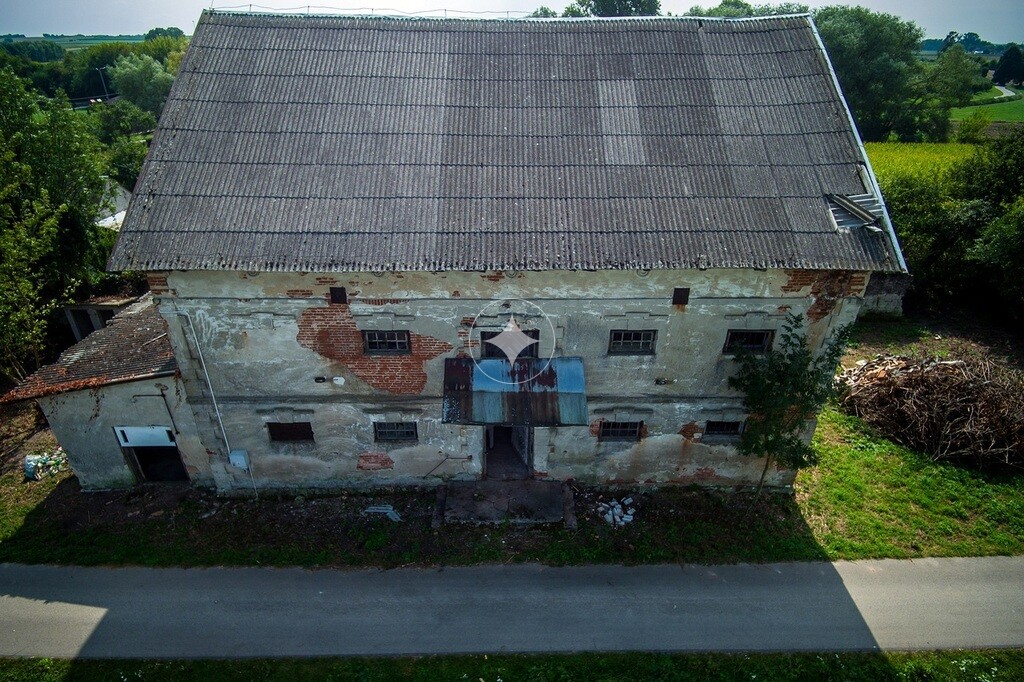 Dawny młyn zbożowy w Janowicach   k/Sandomierza