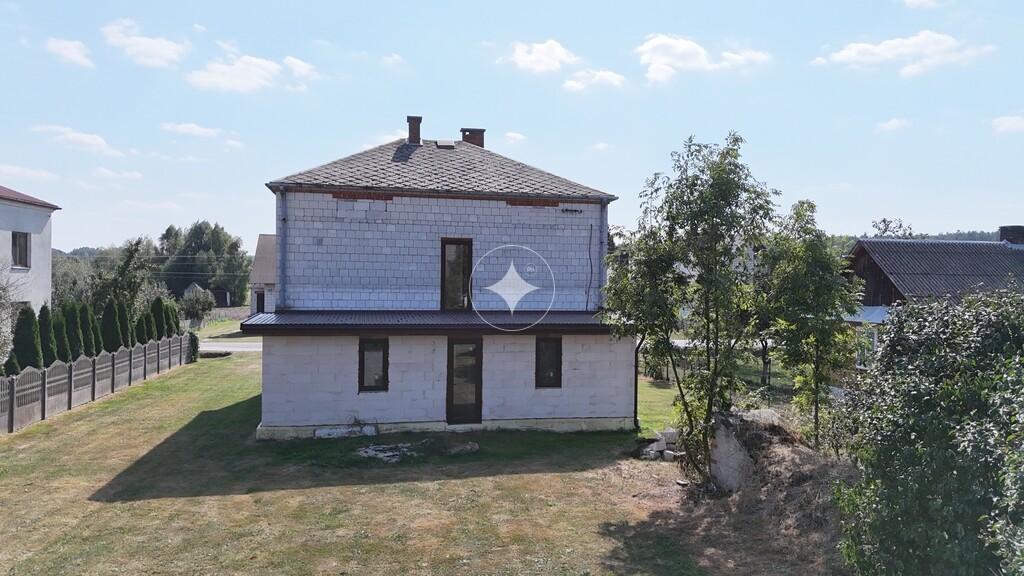 Dom z dużą działką w Szarowoli