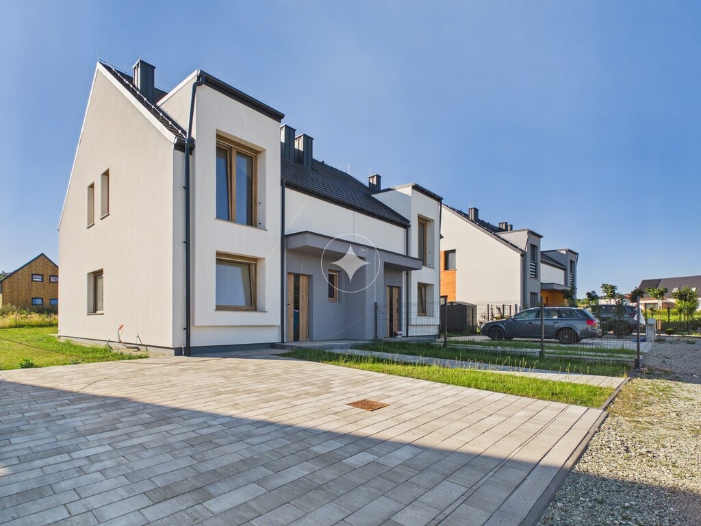 Dom z widokiem na górę Ślężę / ogród 480 m2